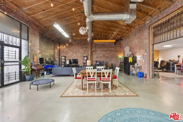 6215 S San Pedro Street, Los Angeles, CA 90003 - #3