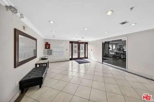 956 S Wilton Place #201, Los Angeles, CA 90019 - #3