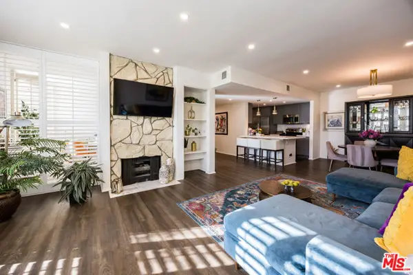 17711 Margate Street #211, Encino (los Angeles), CA 91316