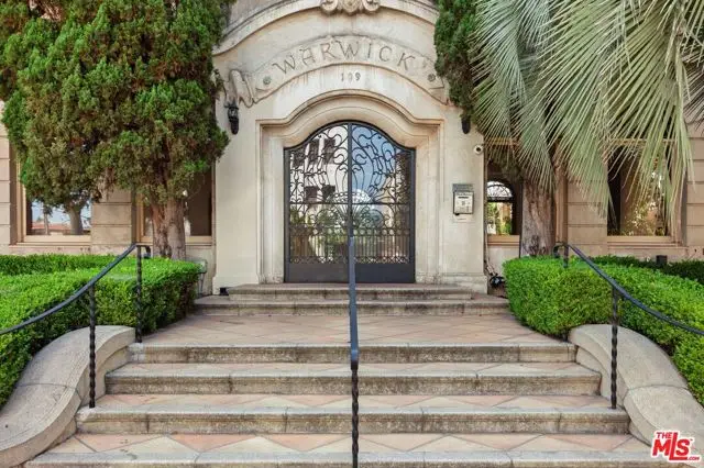 109 N Sycamore Avenue #202, Los Angeles, CA 90036 - #2