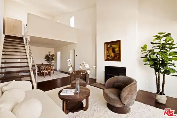 725 S Barrington Avenue #301, Los Angeles, CA 90049