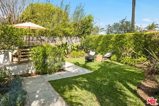 2477 Walnut Avenue, Venice, CA 90291 - #2