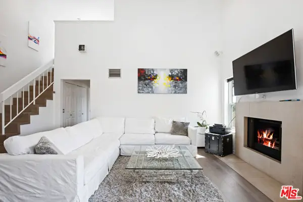 432 S Hamel Road #302, Los Angeles, CA 90048