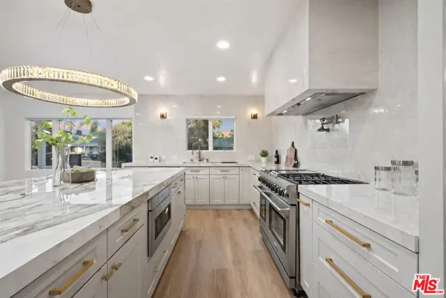 5439 Gentry Avenue, Valley Village, CA 91607 - #2