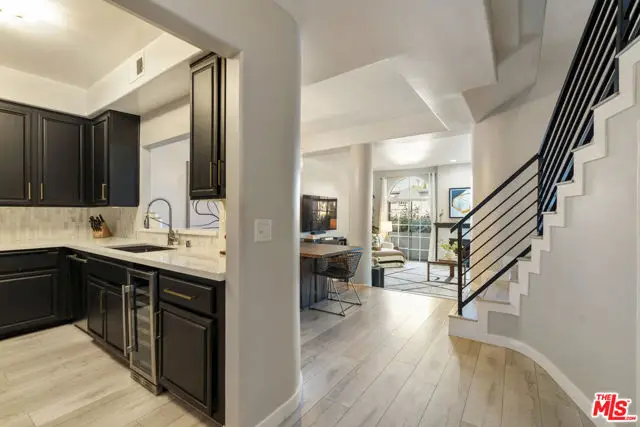 5848 W Olympic Boulevard #102, Los Angeles, CA 90036 - #3