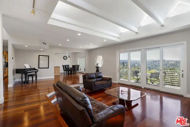 5045 Calatrana Drive, Woodland Hills, CA 91364 - #3