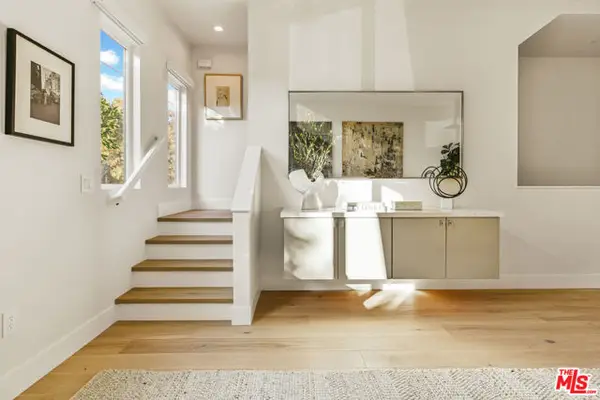 3222 S Barrington Avenue, Los Angeles, CA 90066