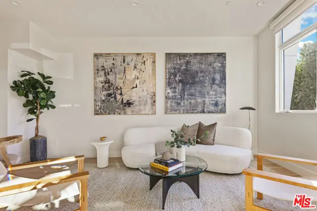 3222 S Barrington Avenue, Los Angeles, CA 90066 - #2