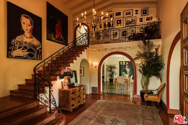 5000 Finley Avenue, Los Angeles, CA 90027