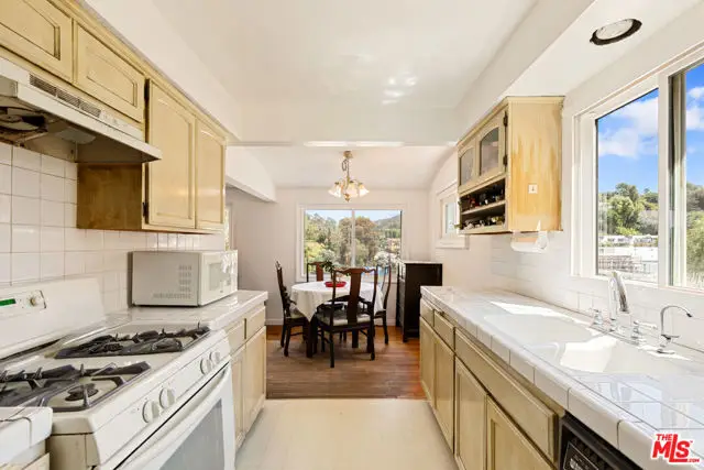 3242 Dos Palos Drive, Los Angeles, CA 90068 - #3