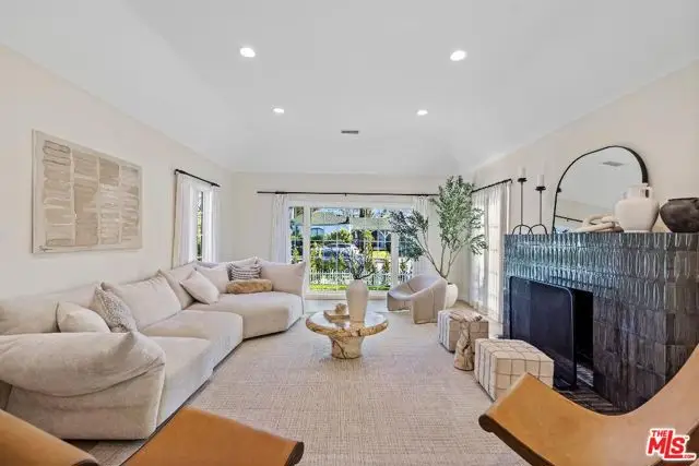 177 S Gardner Street, Los Angeles, CA 90036 - #2