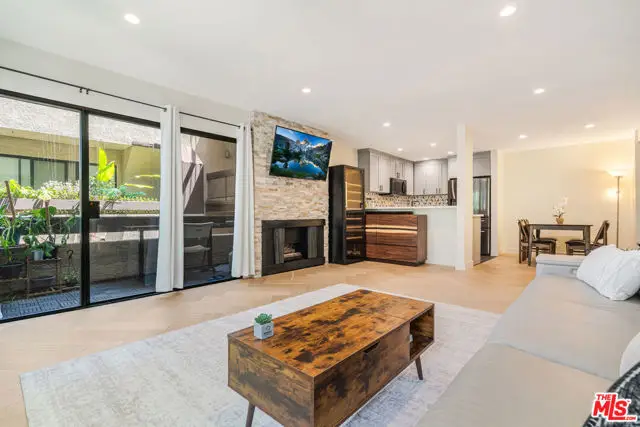 950 N Kings Road #216, West Hollywood, CA 90069 - #3