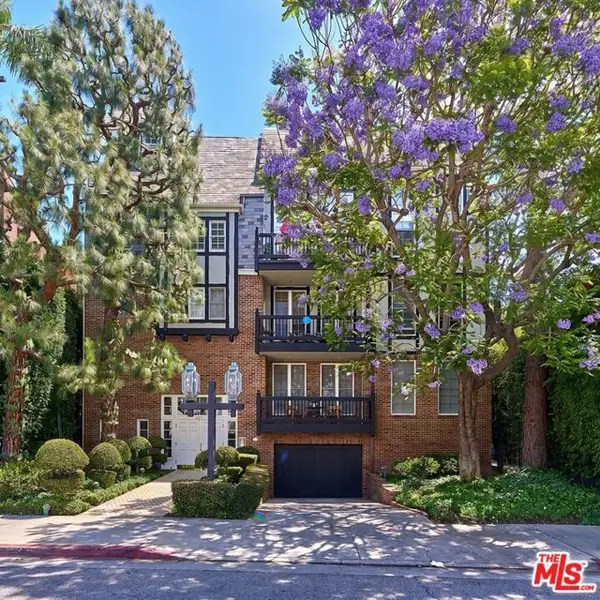 420 S Barrington Avenue #102, Los Angeles, CA 90049