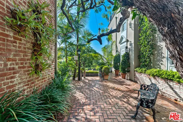 8726 Shoreham Drive #A, West Hollywood, CA 90069 - #3