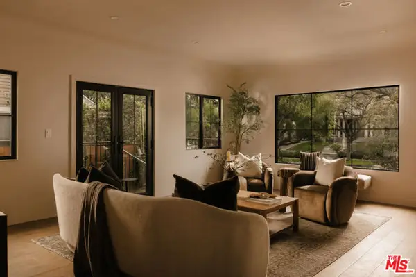 580 N Beachwood Drive, Los Angeles, CA 90004