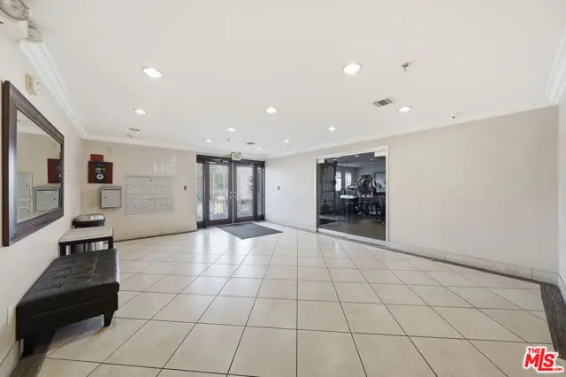 956 S Wilton Place #203, Los Angeles, CA 90019 - #2