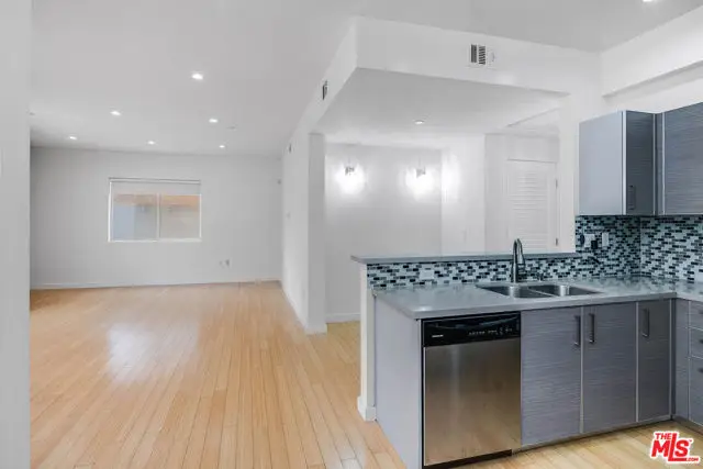 966 S St Andrews Place #104, Los Angeles, CA 90019 - #2