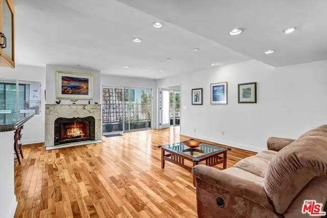 910 S Holt Avenue #305, Los Angeles, CA 90035 - #3
