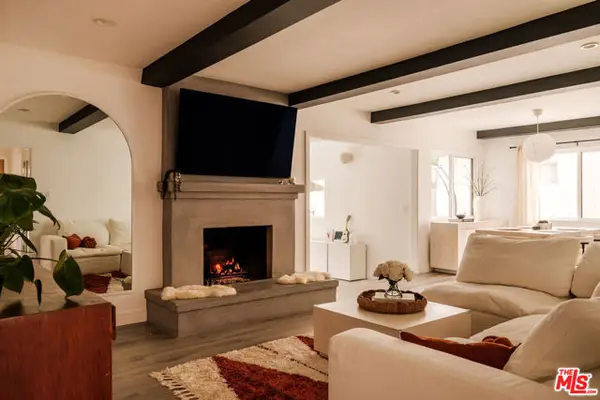 23262 Ostronic Drive, Woodland Hills (los Angeles), CA 91367