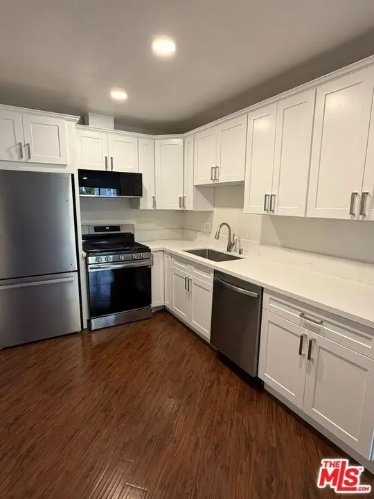 4506 Saugus Avenue #10, Sherman Oaks, CA 91403 - #3