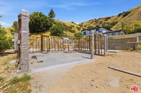 9865 Lanark Street, Sun Valley (los Angeles), CA 91352