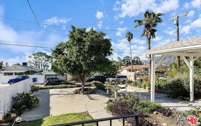 10626 Mountair Avenue, Tujunga, CA 91042 - #2