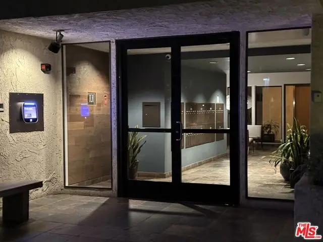 8400 De Longpre Avenue #104, West Hollywood, CA 90069 - #3
