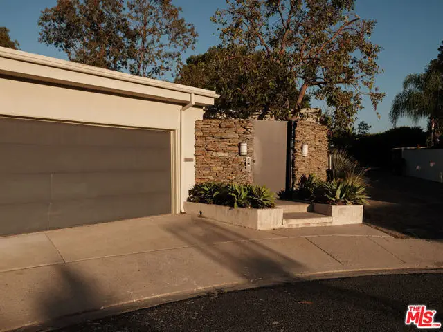 2400 Crest View Drive, Los Angeles, CA 90046 - #3
