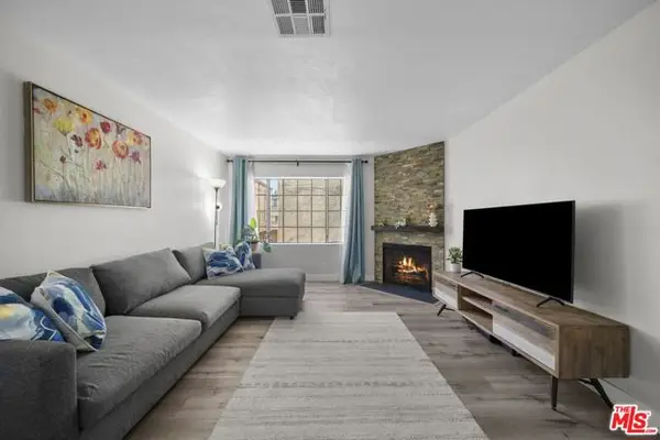 7658 Topanga Canyon Boulevard #113, Canoga Park (los Angeles), CA 91304