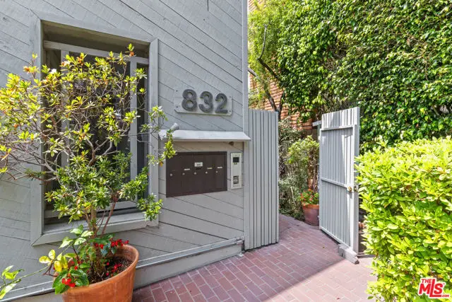 832 15th Street #4, Santa Monica, CA 90403 - #2