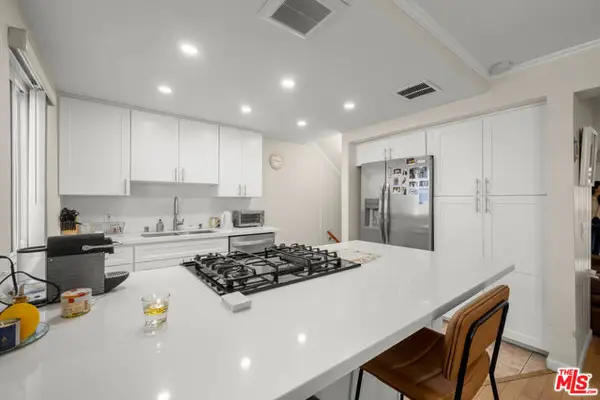 18333 Hatteras Street #20, Tarzana (los Angeles), CA 91356