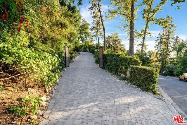 4732 Del Moreno Drive, Woodland Hills, CA 91364 - #2