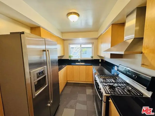 912 6th Street #8, Santa Monica, CA 90403 - #3