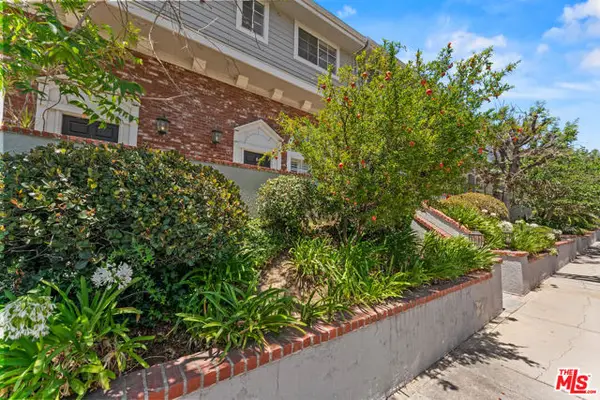 8741 Darby Avenue #2, Northridge (los Angeles), CA 91325