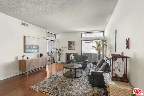 729 S Hobart Boulevard #40, Los Angeles, CA 90005