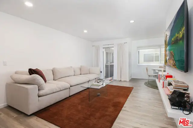 525 N Sycamore Avenue #301, Los Angeles, CA 90036 - #3