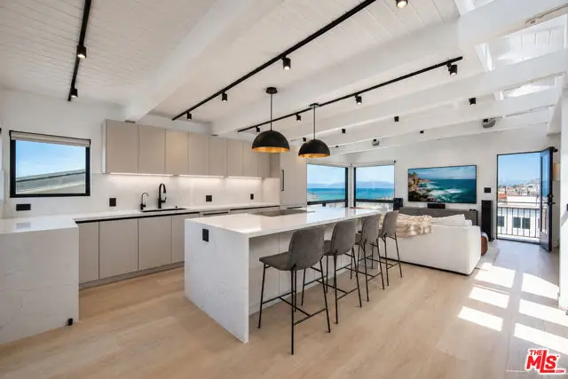 221 36th Street, Manhattan Beach, CA 90266 - #1