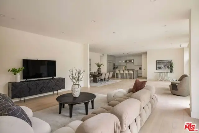 425 N Palm Drive #101, Beverly Hills, CA 90210 - #3