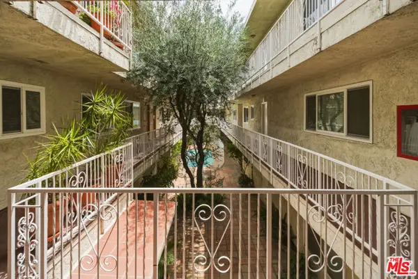 5301 Yarmouth Avenue #10, Encino (los Angeles), CA 91316