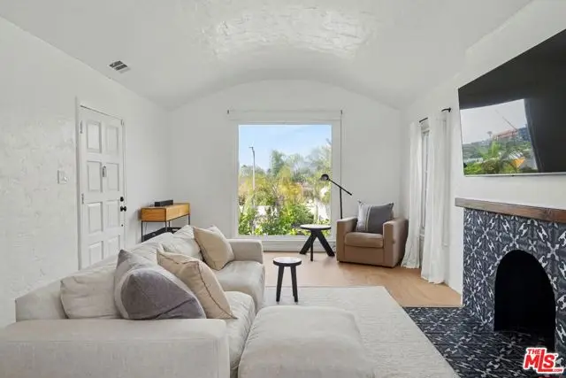 1330 Hauser Boulevard, Los Angeles, CA 90019 - #1