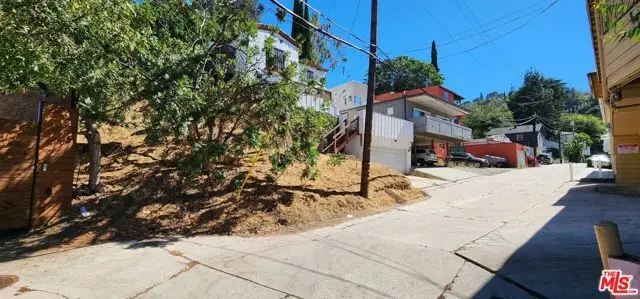 3643 Fredonia Drive, Los Angeles, CA 91307 - #2