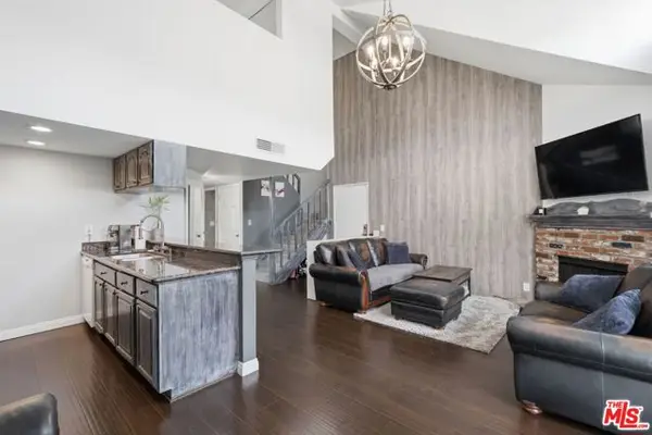 15946 Vanowen Street #209, Van Nuys (los Angeles), CA 91406