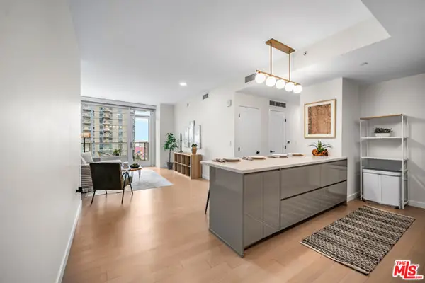 1050 S Grand Avenue #1303, Los Angeles, CA 90015