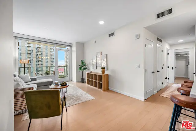 1050 S Grand Avenue #1303, Los Angeles, CA 90015 - #2