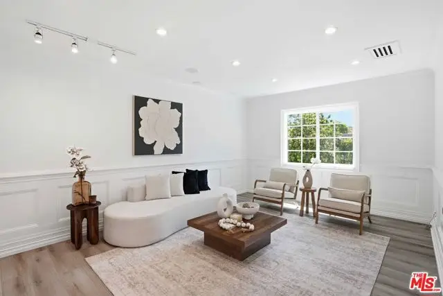 17721 Burbank Boulevard, Encino, CA 91316 - #2