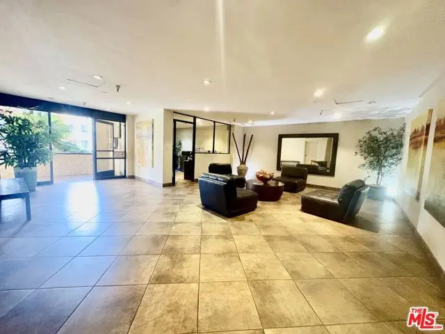 622 S Barrington Avenue #408, Los Angeles, CA 90049 - #3