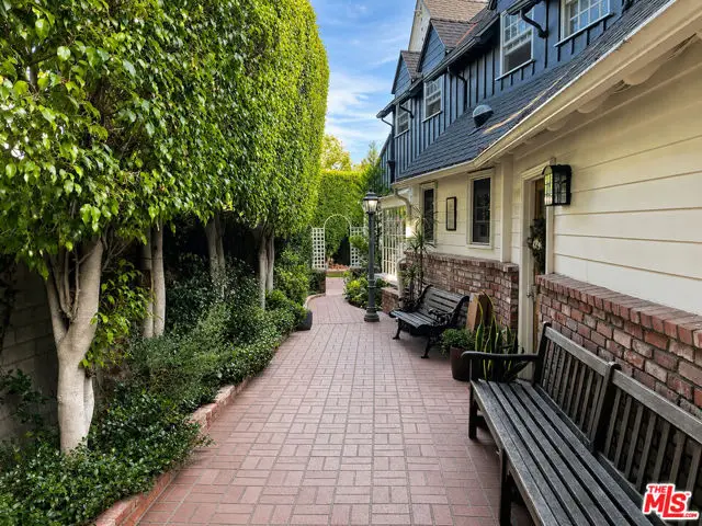 800 Cinthia Street, Beverly Hills, CA 90210 - #1