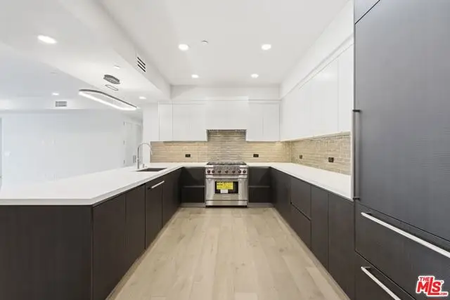 505 S Barrington Avenue #202, Los Angeles, CA 90049 - #3