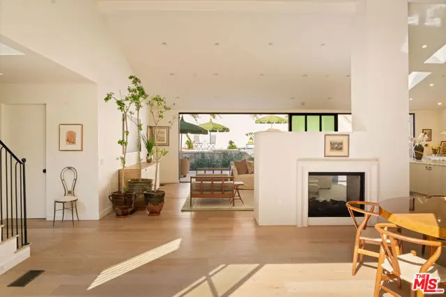 3640 Mandeville Canyon Road, Los Angeles, CA 90049 - #3