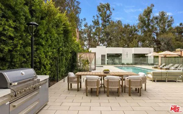 505 S Barrington Avenue #404, Los Angeles, CA 90049